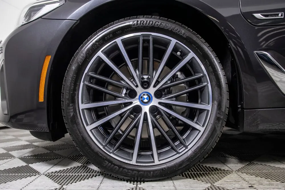BMW 5 Series photo 39