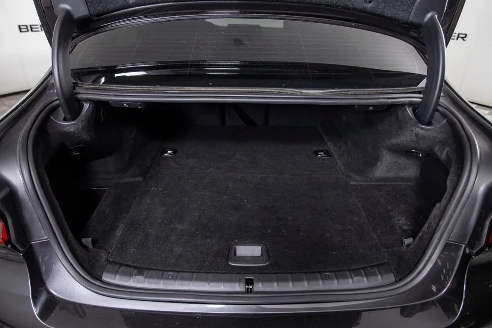 BMW 5 Series photo 8