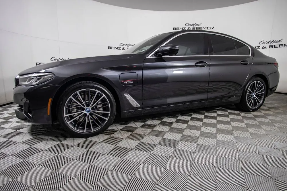 BMW 5 Series photo 9