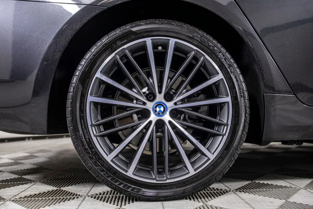 BMW 5 Series photo 41