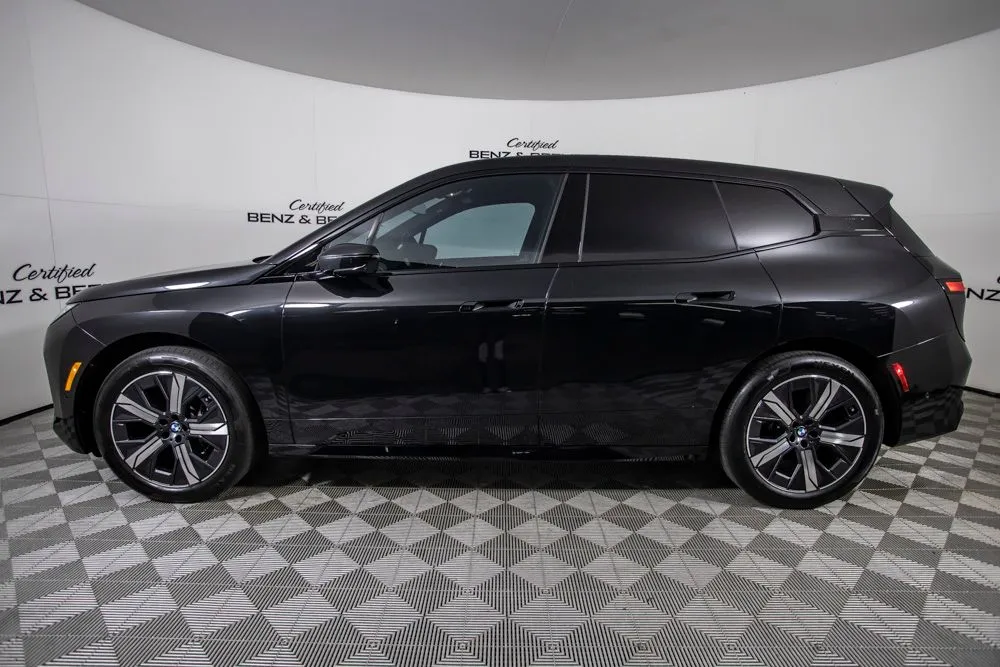 BMW iX photo 10