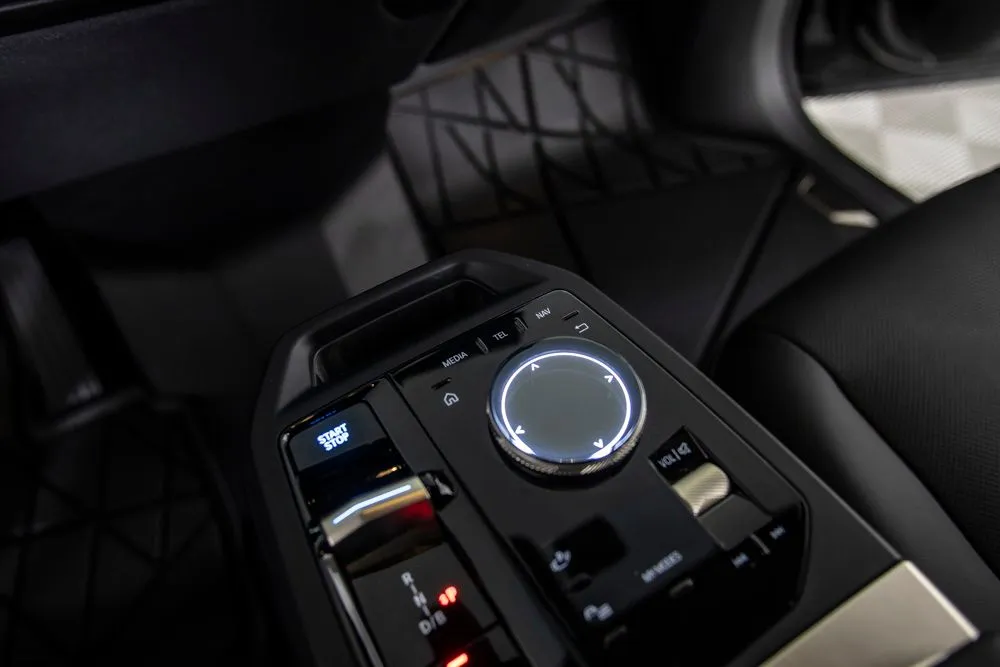 BMW iX photo 31