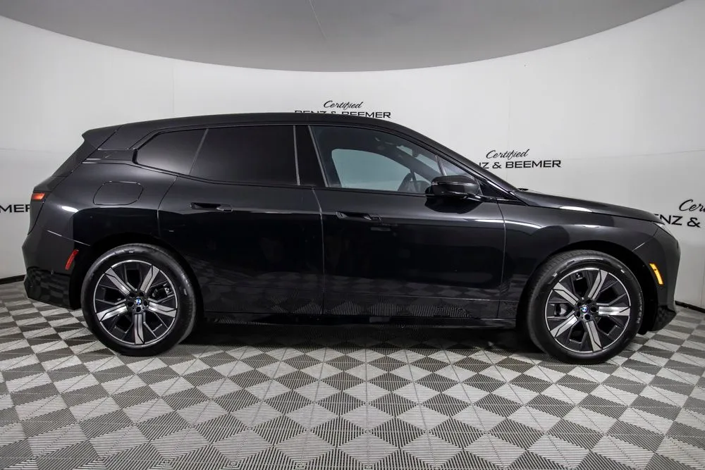 BMW iX photo 3