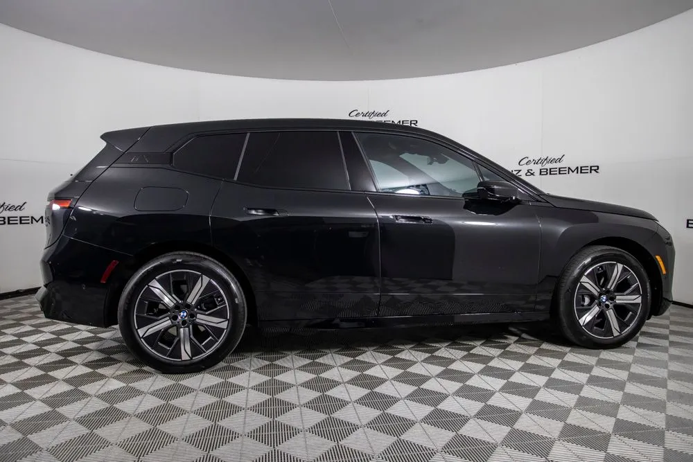 BMW iX photo 4