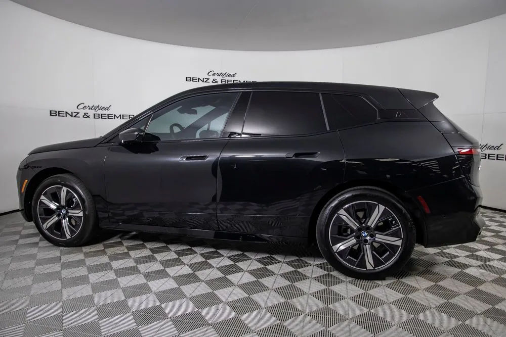 BMW iX photo 11