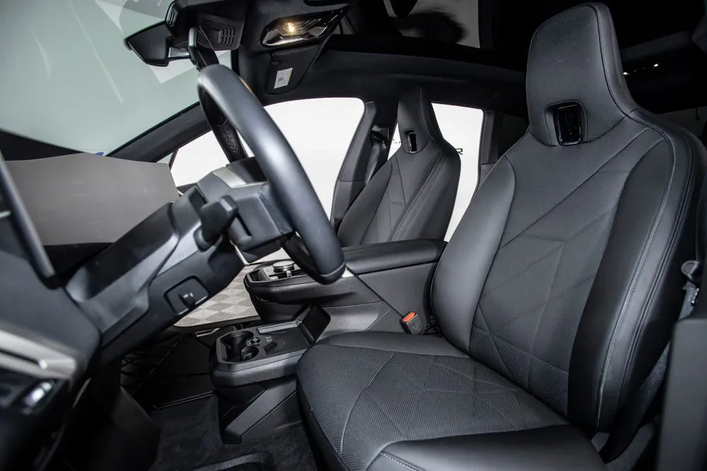 BMW iX photo 13