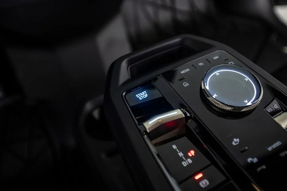 BMW iX photo 32