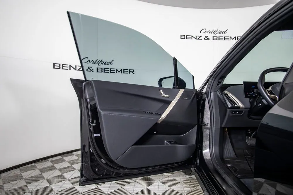 BMW iX photo 17