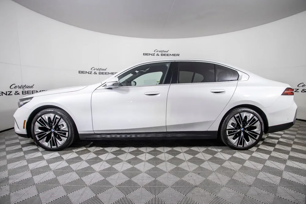 BMW 5 Series photo 10