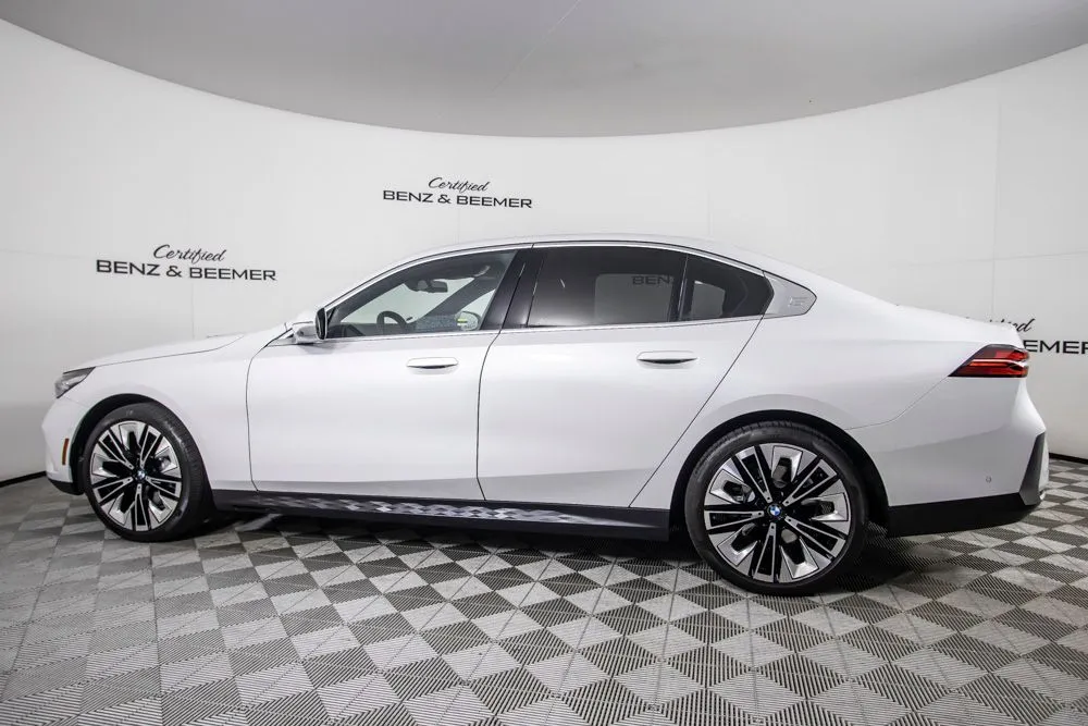 BMW 5 Series photo 11