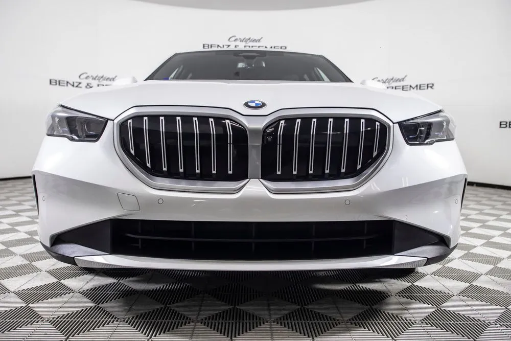 BMW 5 Series photo 5