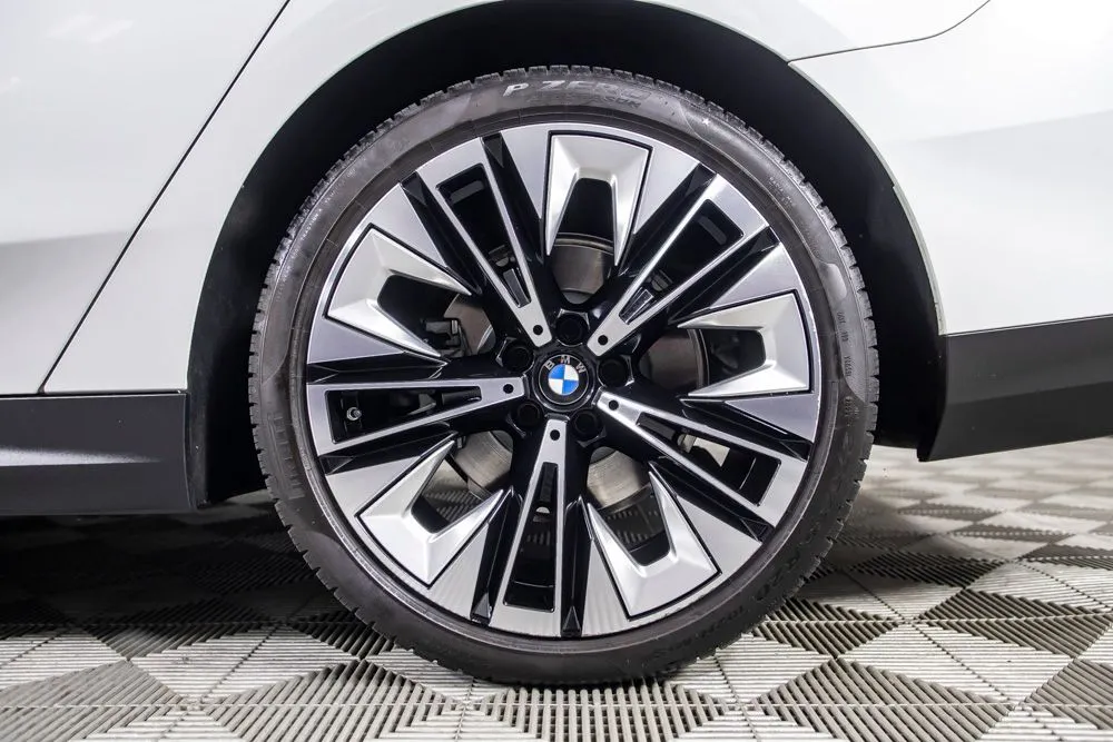 BMW 5 Series photo 42