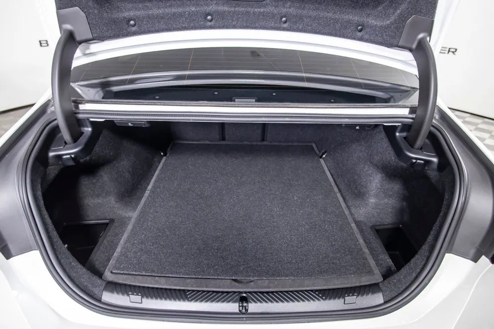 BMW 5 Series photo 8