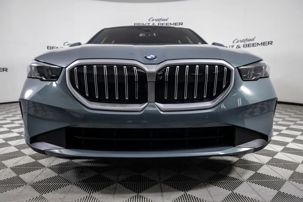 BMW 5 Series photo 5