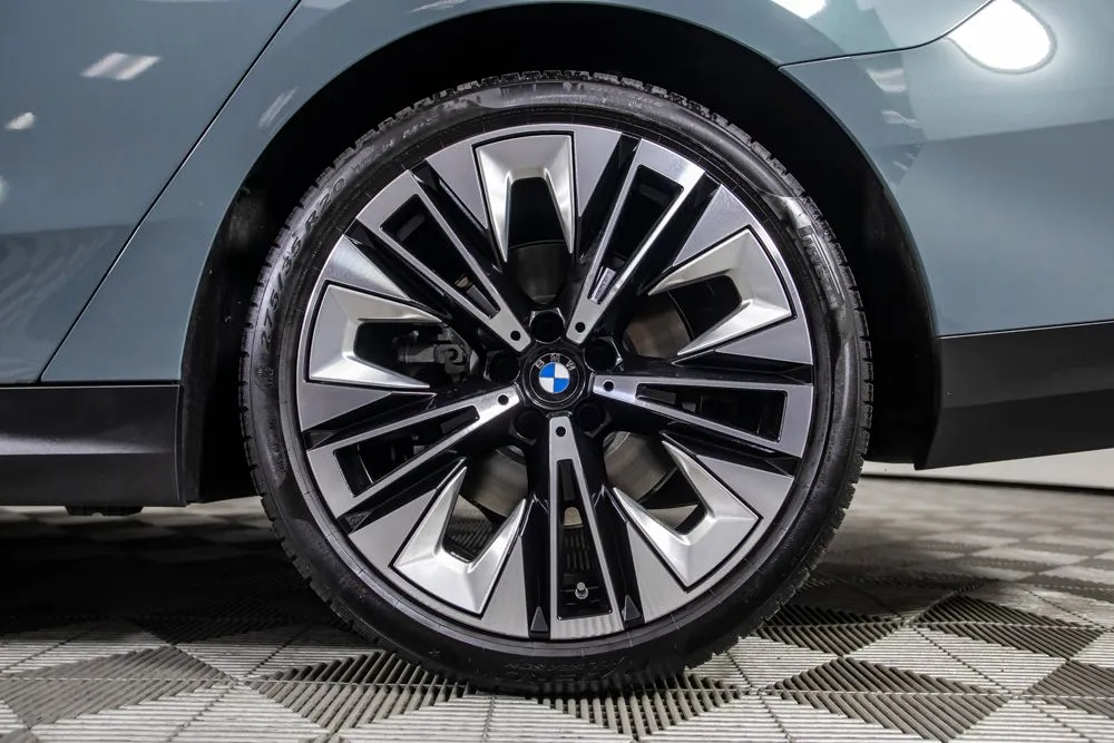 BMW 5 Series photo 40
