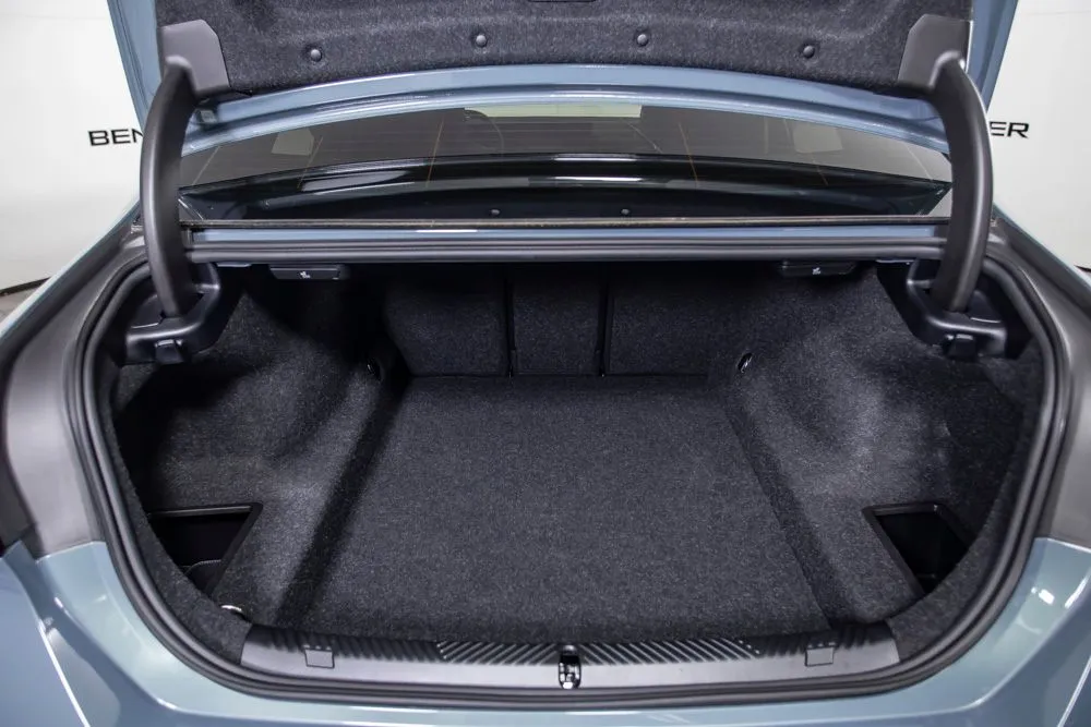 BMW 5 Series photo 8