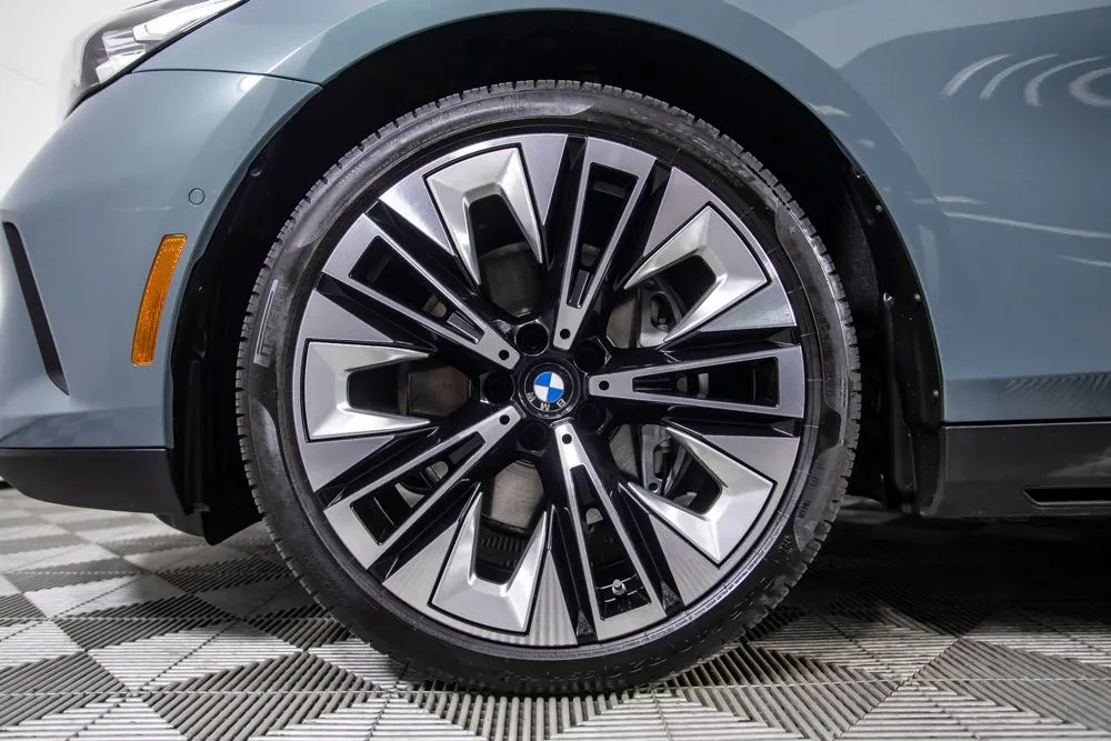 BMW 5 Series photo 37