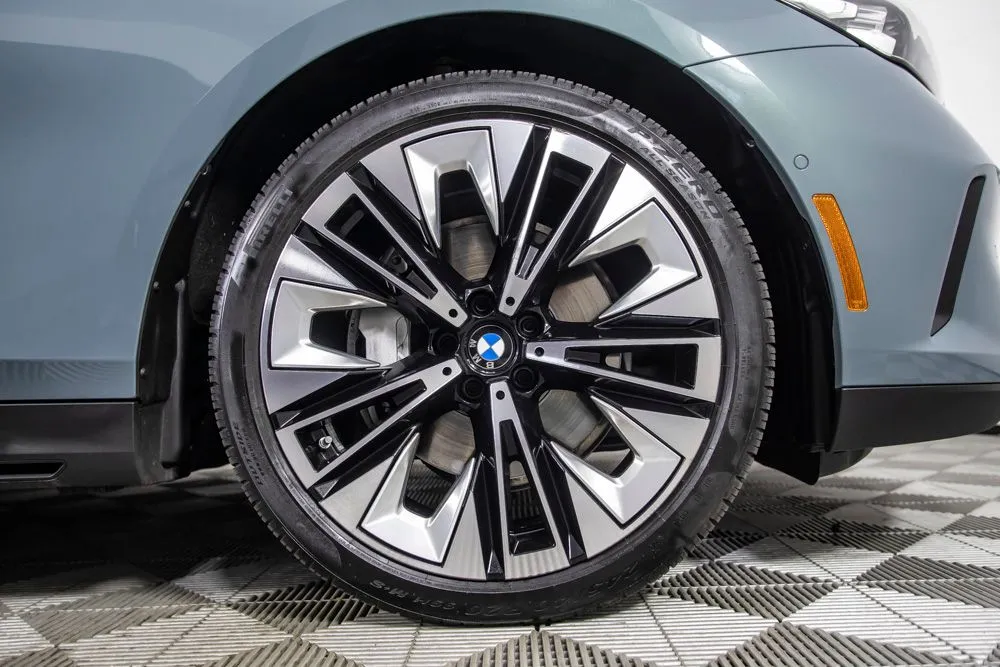 BMW 5 Series photo 38