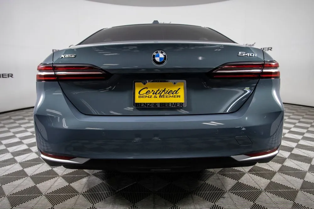 BMW 5 Series photo 7
