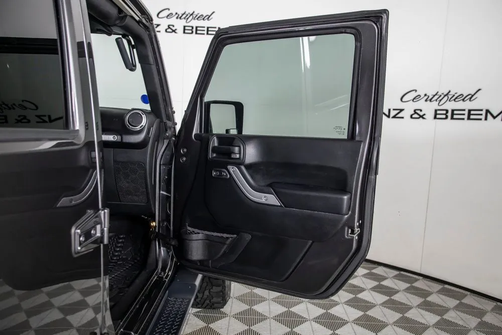 Jeep Wrangler JK photo 14