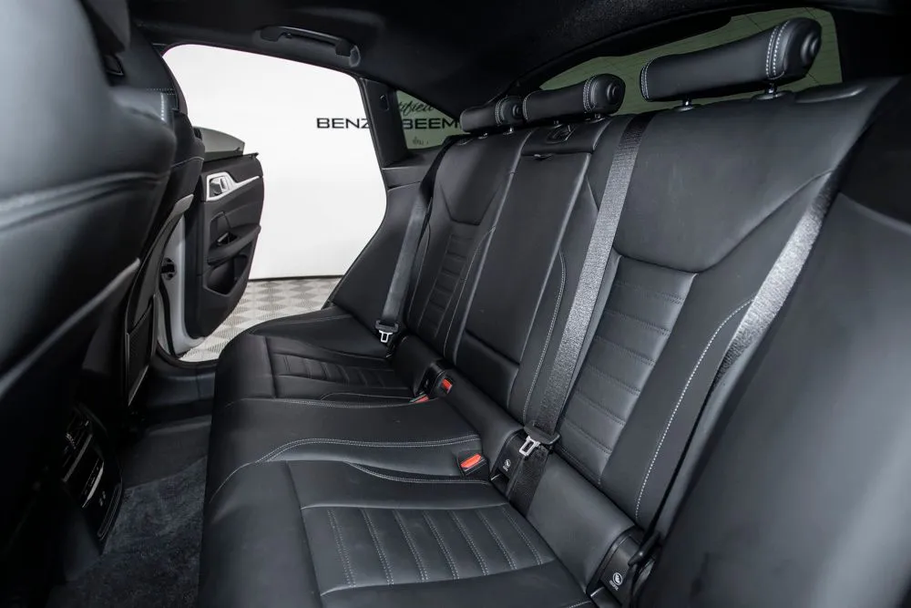 BMW i4 photo 15