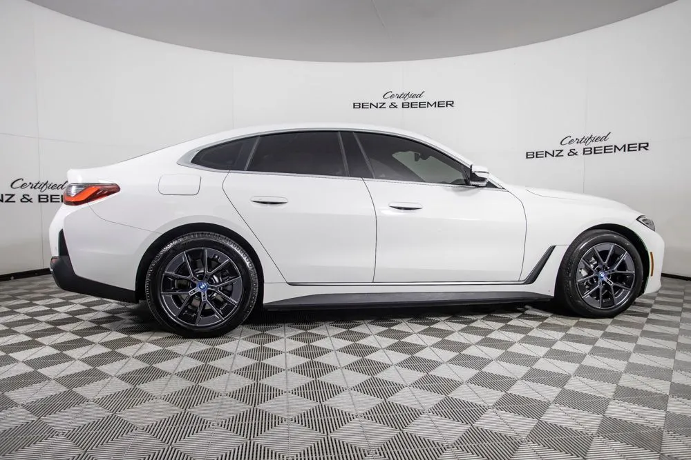 BMW i4 photo 10