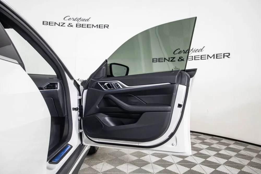 BMW i4 photo 20