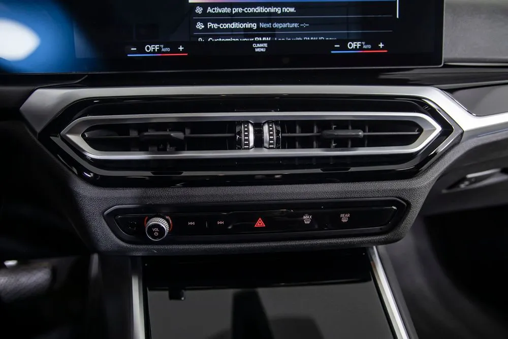 BMW i4 photo 29