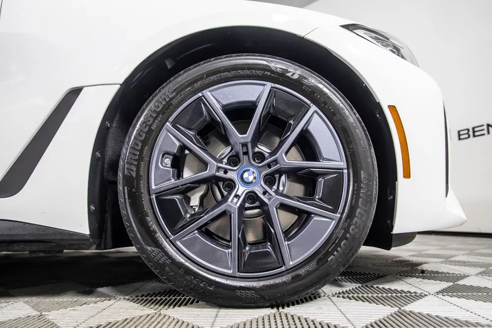 BMW i4 photo 41
