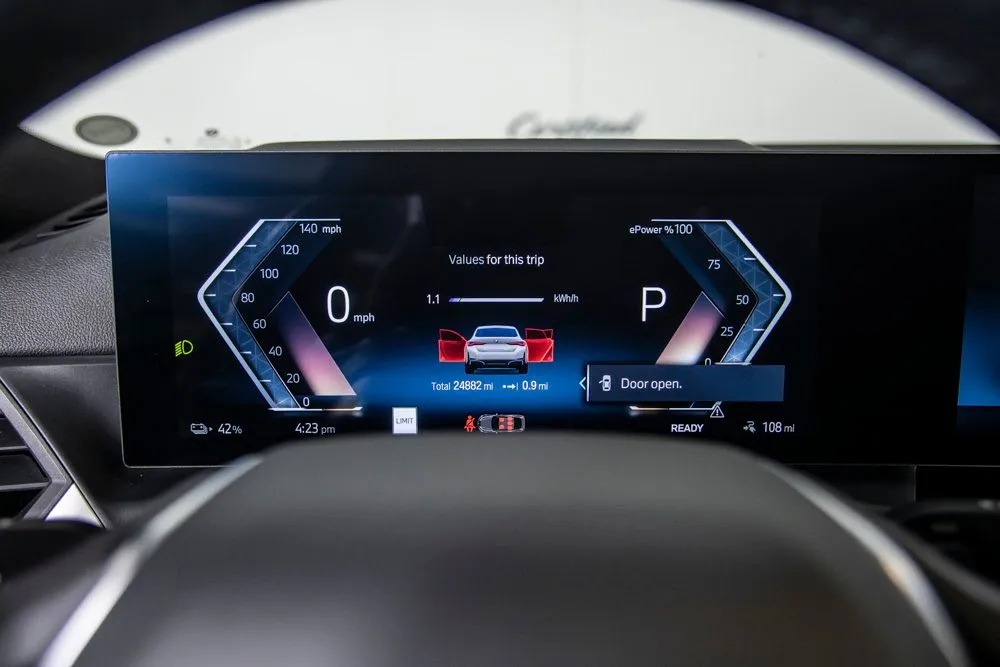 BMW i4 photo 23