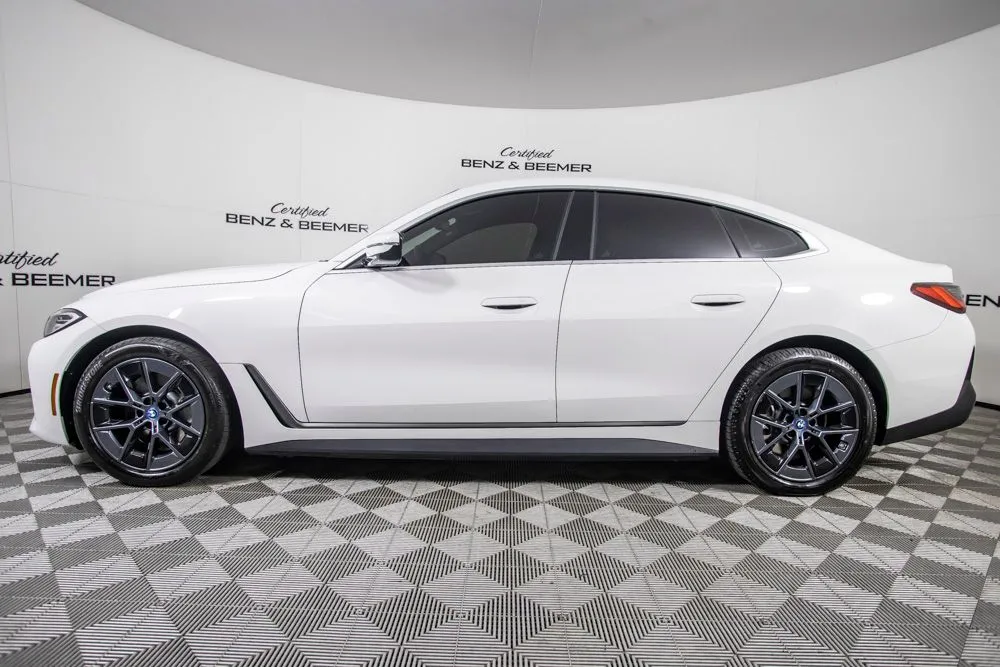 BMW i4 photo 8