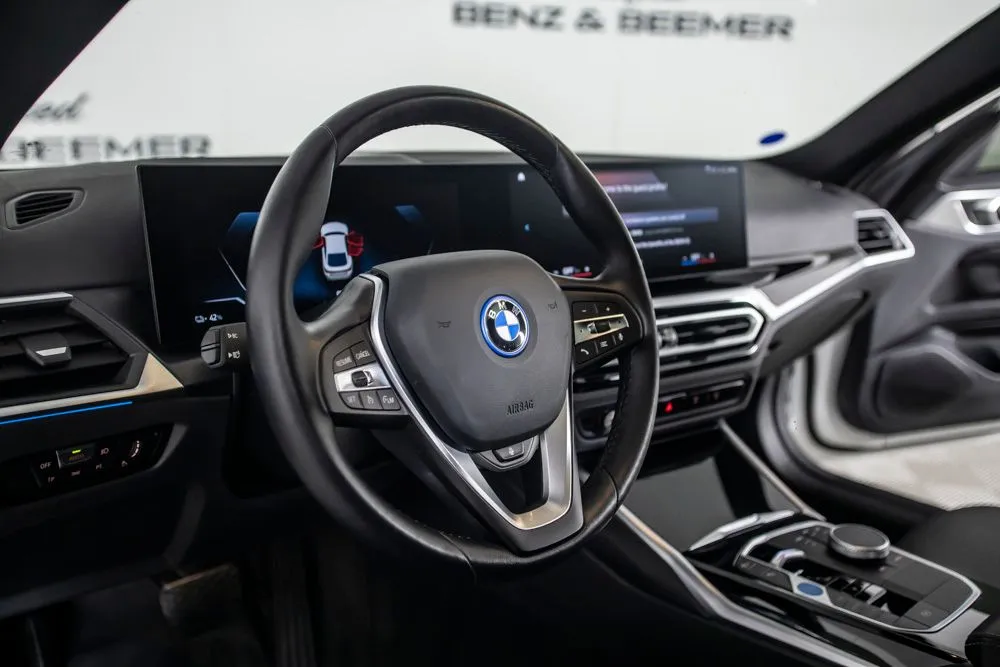 BMW i4 photo 19