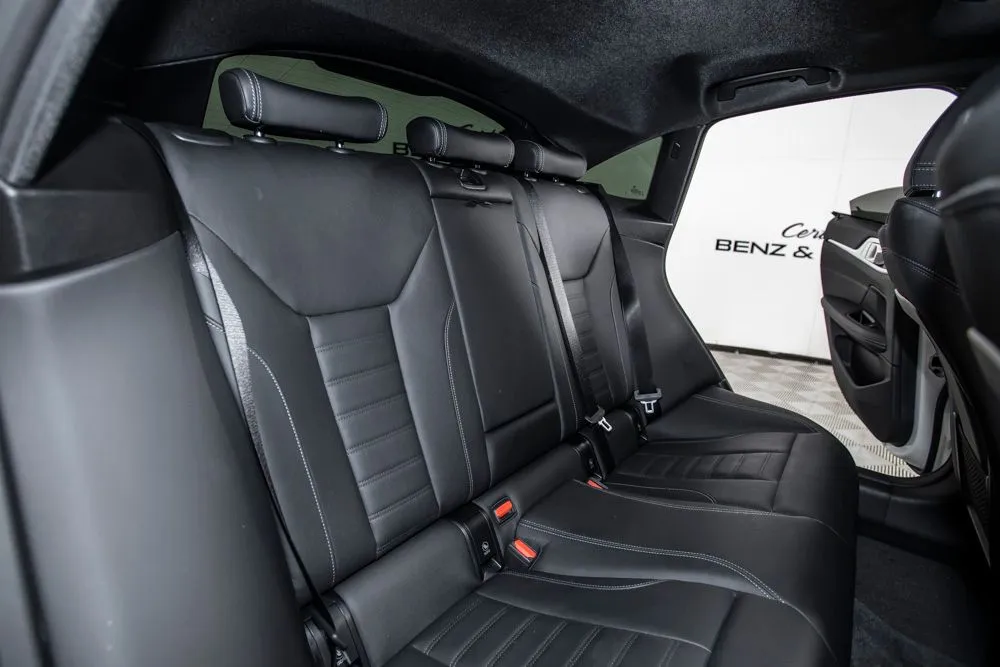 BMW i4 photo 16