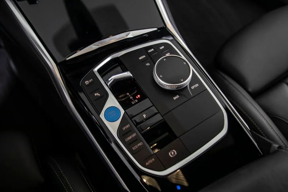 BMW i4 photo 32