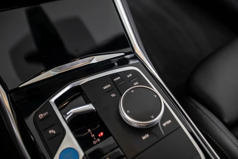 BMW i4 photo 31