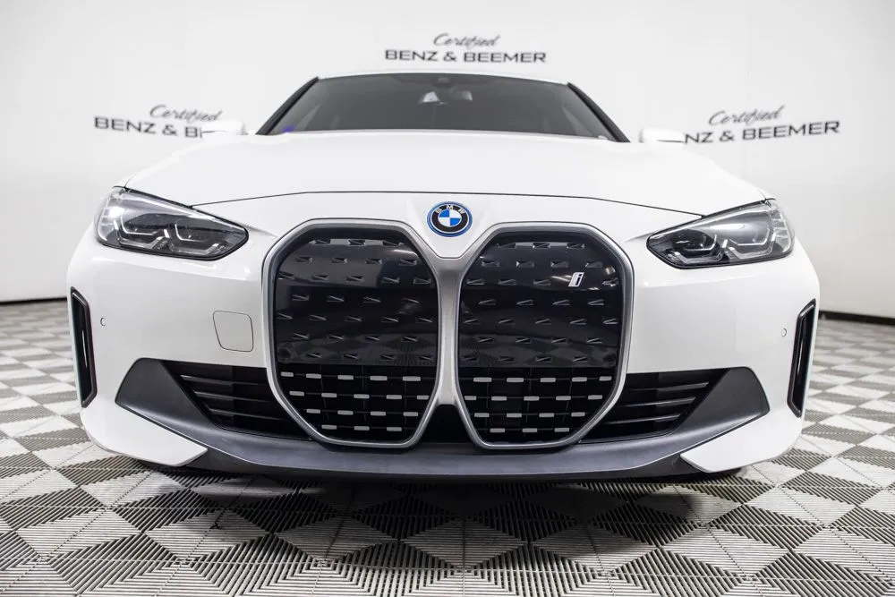 BMW i4 photo 3