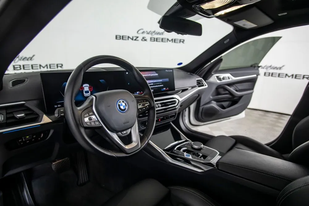 BMW i4 photo 17