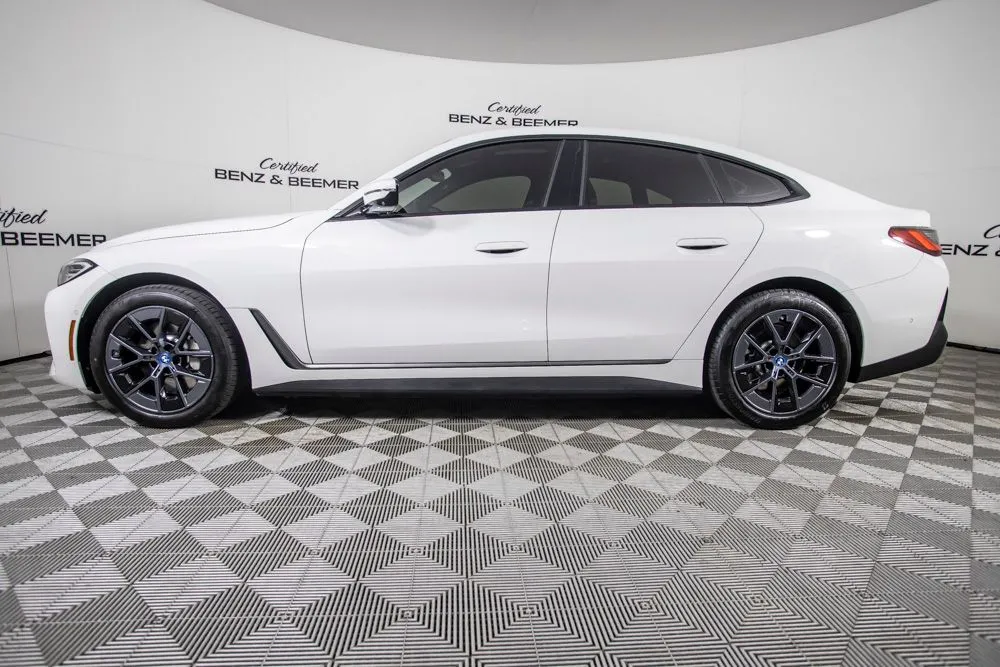 BMW i4 photo 10