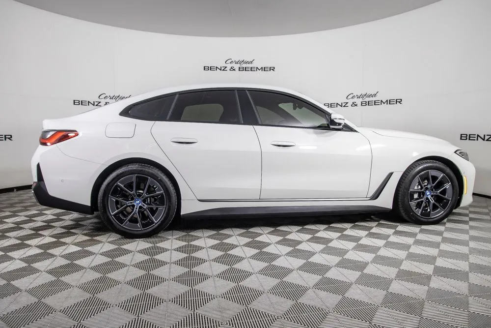 BMW i4 photo 4