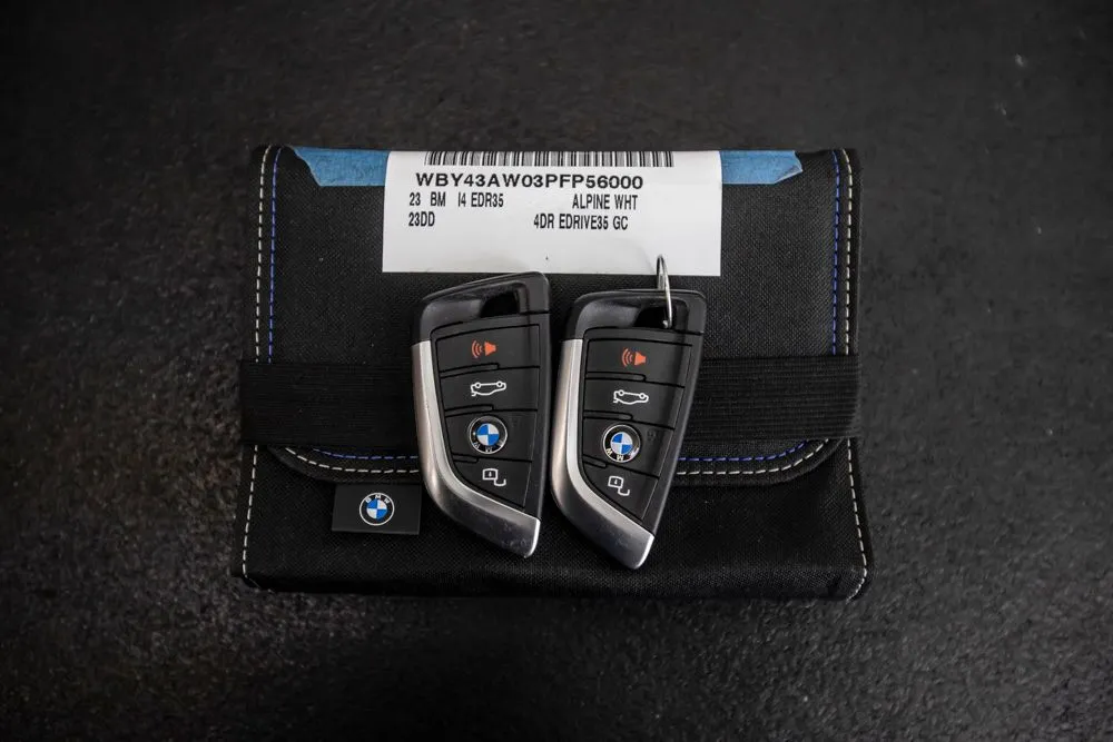BMW i4 photo 41