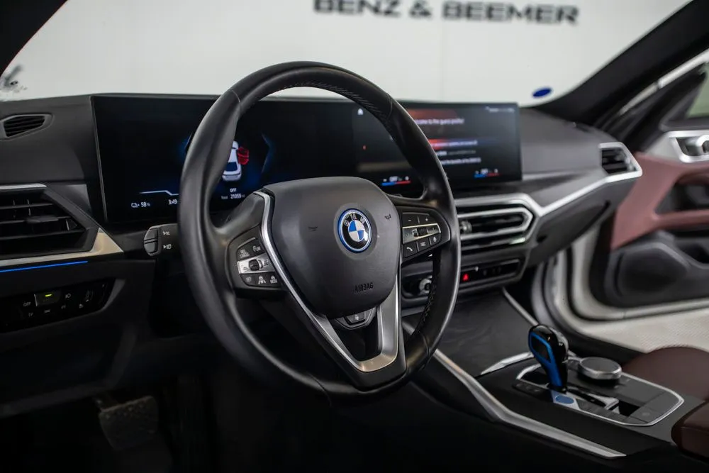 BMW i4 photo 21