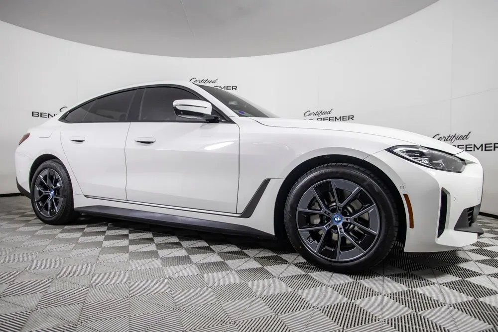 BMW i4 photo 2