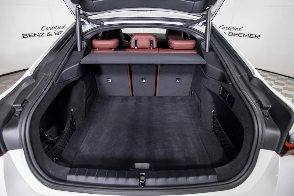 BMW i4 photo 8