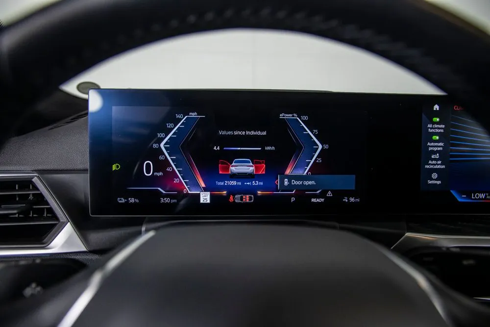 BMW i4 photo 23