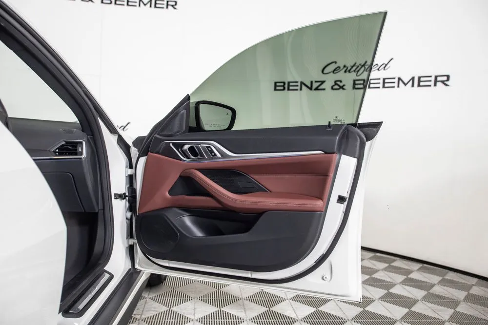 BMW i4 photo 19