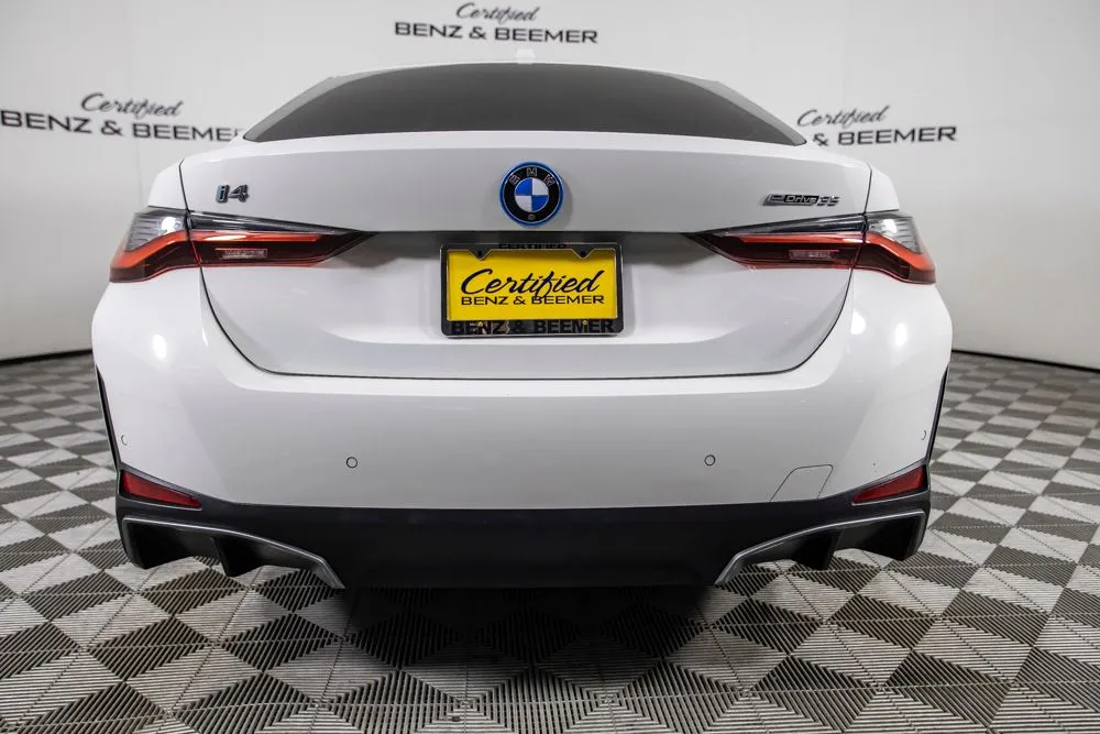 BMW i4 photo 7
