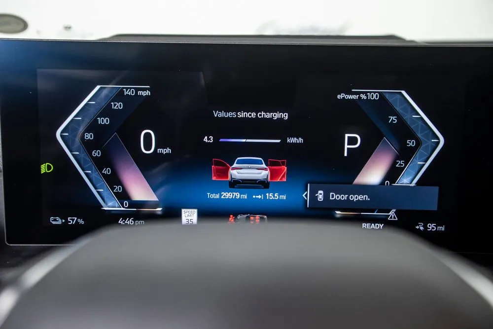 BMW i4 photo 25