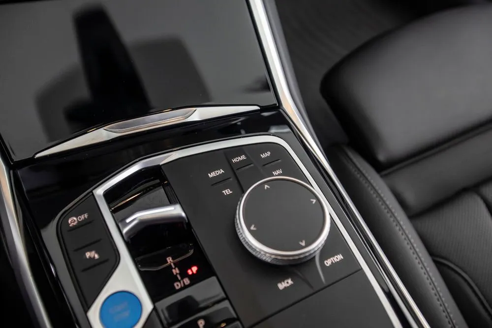 BMW i4 photo 31