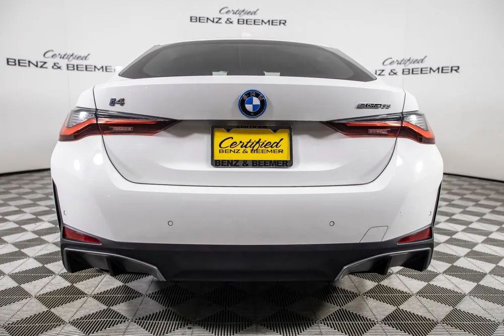BMW i4 photo 7