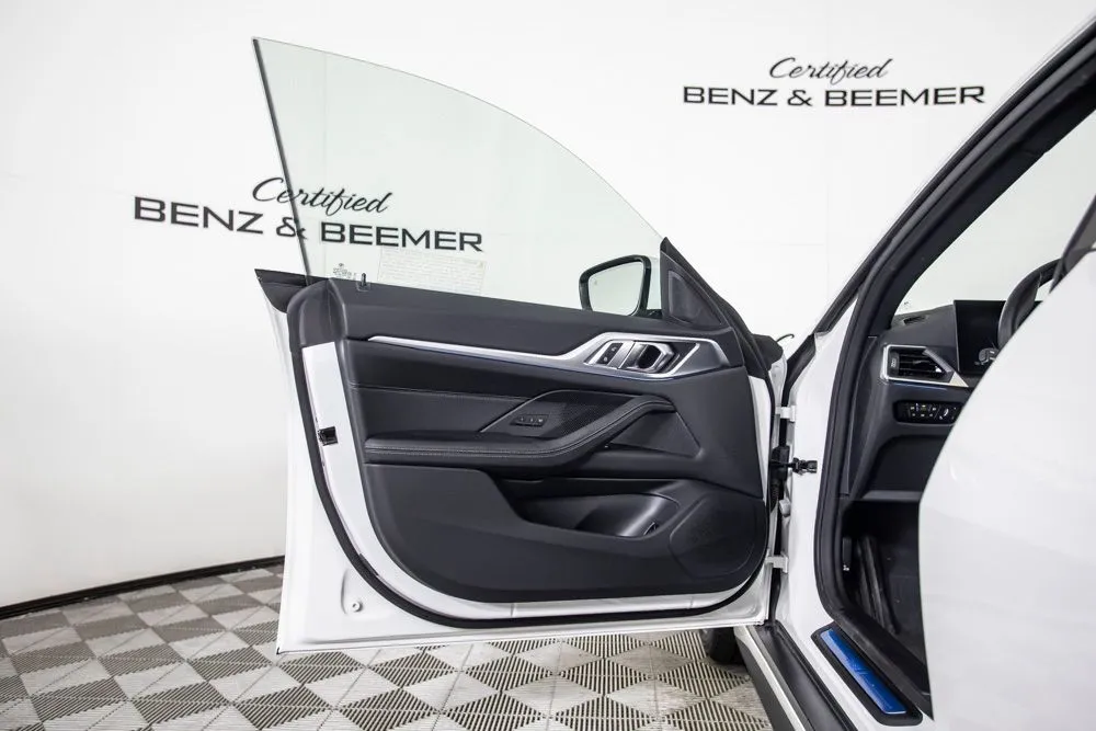 BMW i4 photo 17